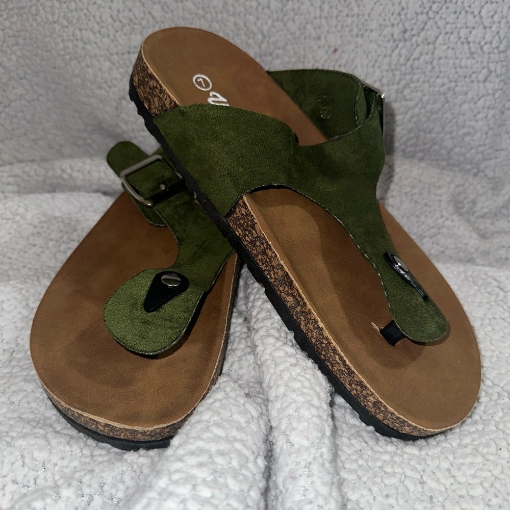 Weebo Green Sandals Size 7